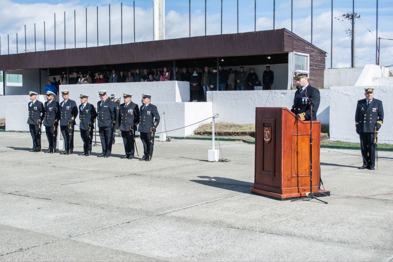 cambio de mando en el bim 5 y el destacamento naval