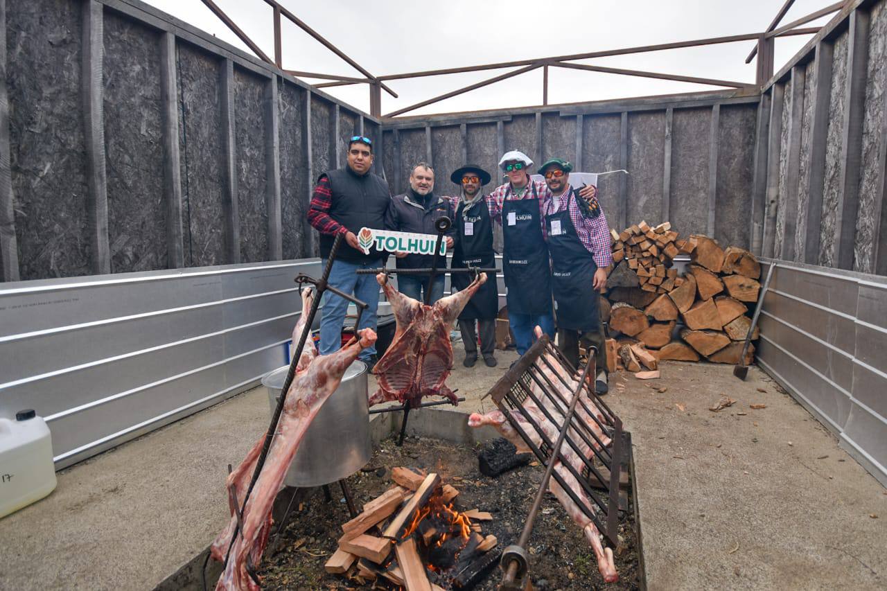 Tolhuin participó de una nueva edición del Asado más Austral en Porvenir