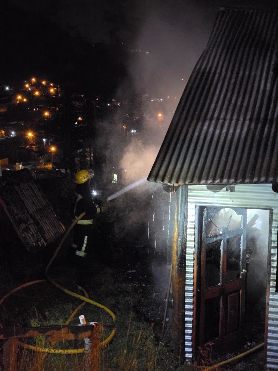 Un cortocircuito destruyó una vivienda en Ushuaia