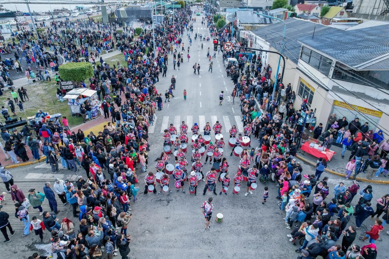 carnaval rÉcord en ushuaia con la asistencia de mÁs de 15.000 vecinos y vecinas a la primera jornada