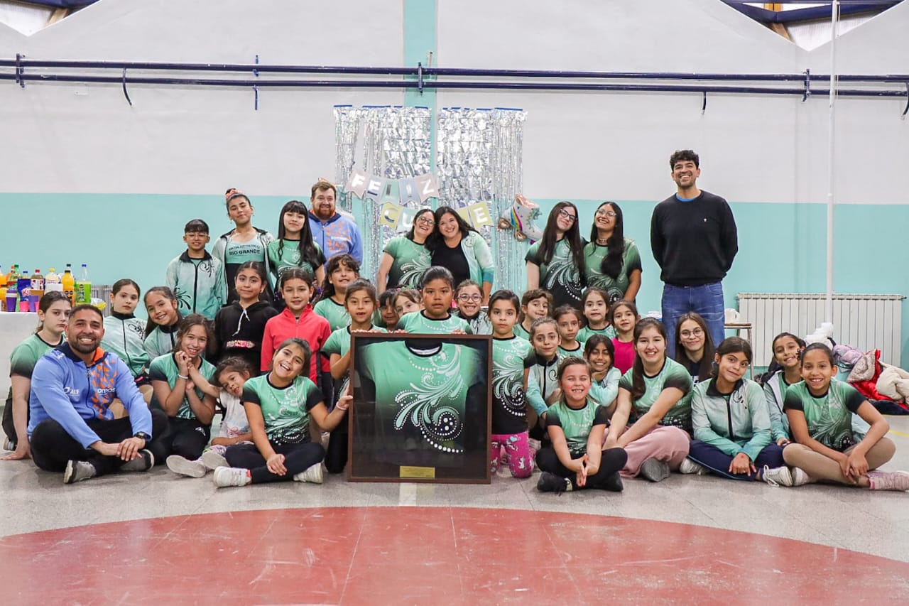 la escuela de “patÍn artÍstco rio grande” festejÓ su dÉcimo aniversario.