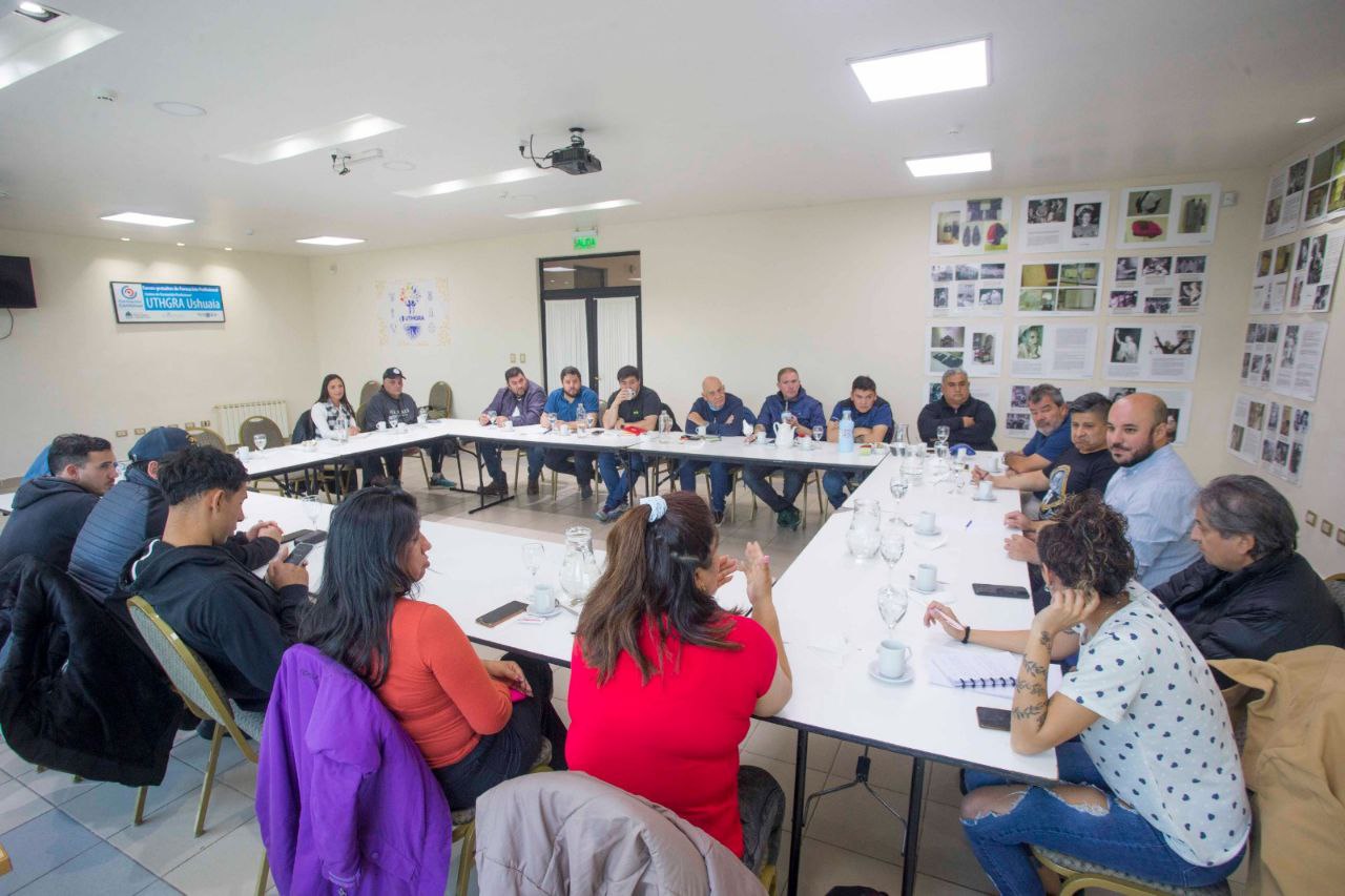 ushuaia coordina las acciones para acercar ayuda a damnificados de la catÁstrofe de bahÍa blanca