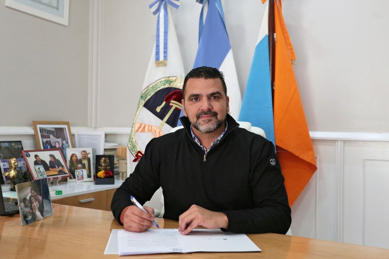 vuoto firmÓ el contrato para la obra de ingreso a la ciudad de ushuaia